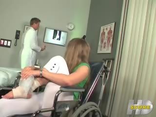 Disabled bé bắt đầu đến cảm toe sự nịnh hót