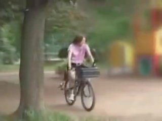 Nhật bản cô gái masturbated trong khi cưỡi một specially modified giới tính bike!