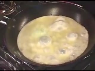 Jälkeen bukkake - scrambled eggs