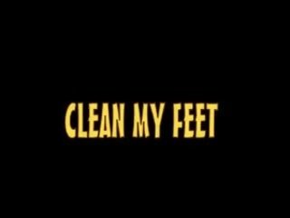 Nettoyer pieds, nettoyer bite, prêt pour chaud pied porno!