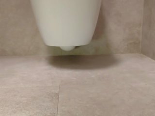 Say mê chân trong các nhà vệ sinh